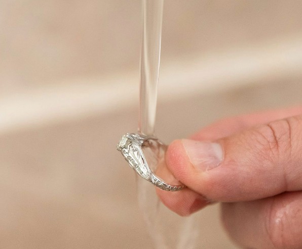 怎么清洗钻石戒指?